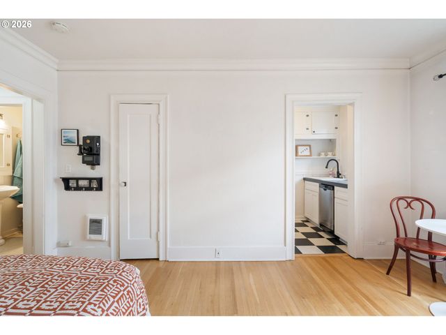 1811 Nw COUCH St 407, Portland, OR 97209
