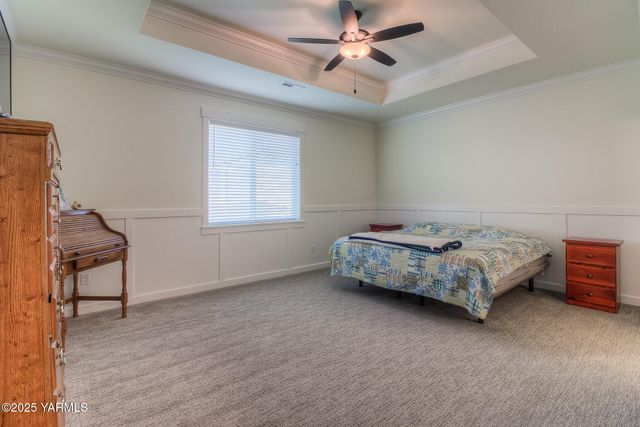 204 Rainier Dr, Yakima, WA 98908