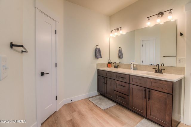 204 Rainier Dr, Yakima, WA 98908