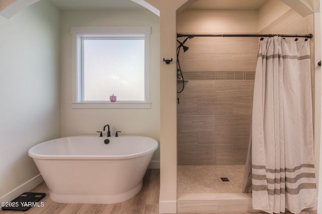 204 Rainier Dr, Yakima, WA 98908