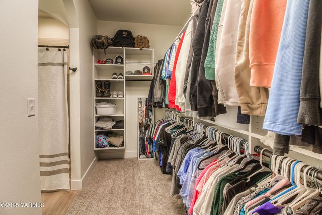 204 Rainier Dr, Yakima, WA 98908