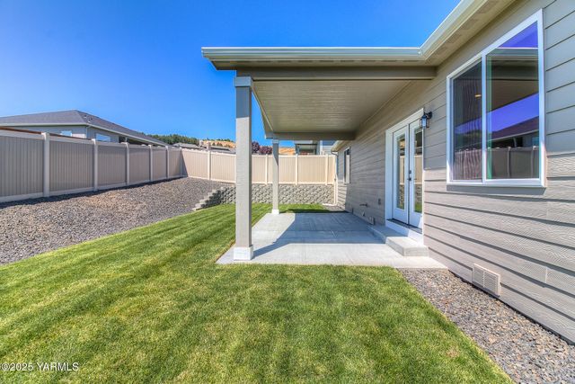 204 Rainier Dr, Yakima, WA 98908