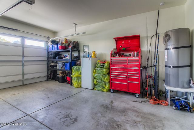 204 Rainier Dr, Yakima, WA 98908