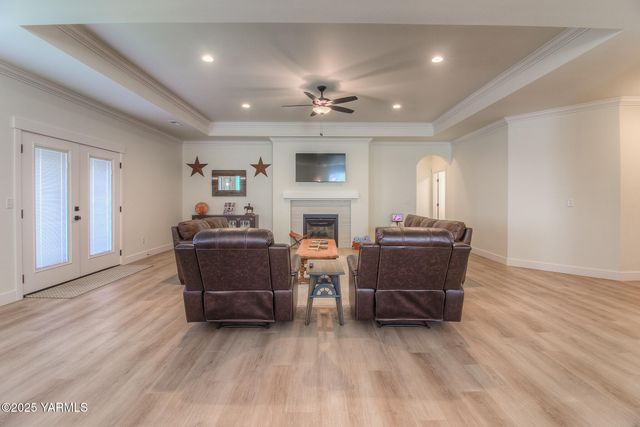 204 Rainier Dr, Yakima, WA 98908