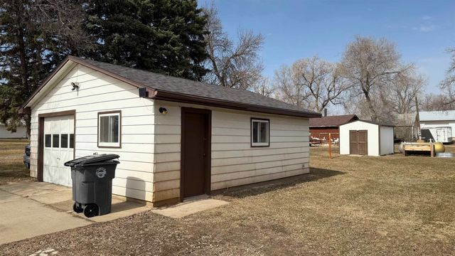 500 Arthur Street, Stanton, ND 58571