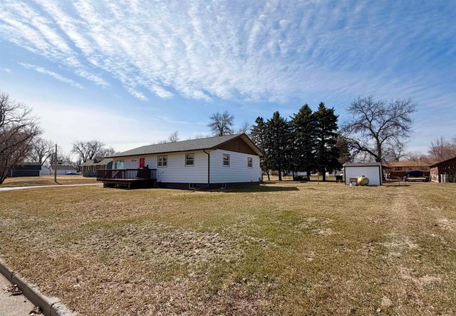 500 Arthur Street, Stanton, ND 58571