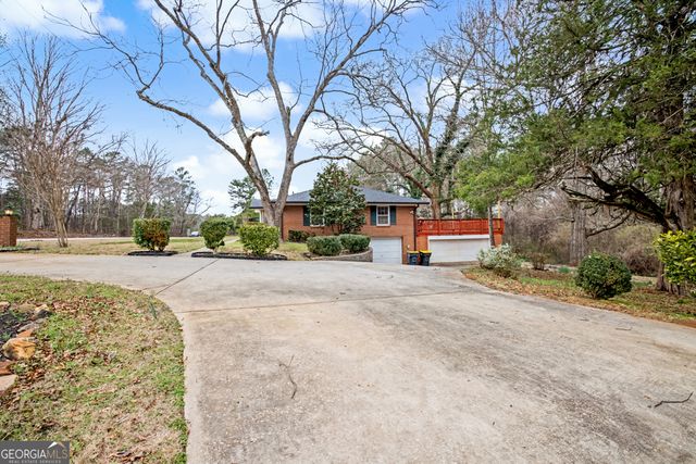 223 Standing Rock Road, Senoia, GA 30276