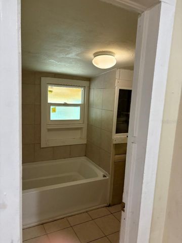 1623 SE 3RD AVENUE, Gainesville, FL 32641