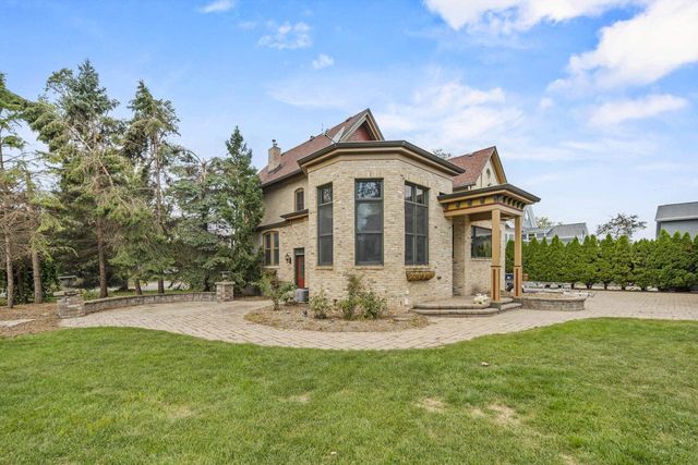 348 NAYMUT STREET, Menasha, WI 54952