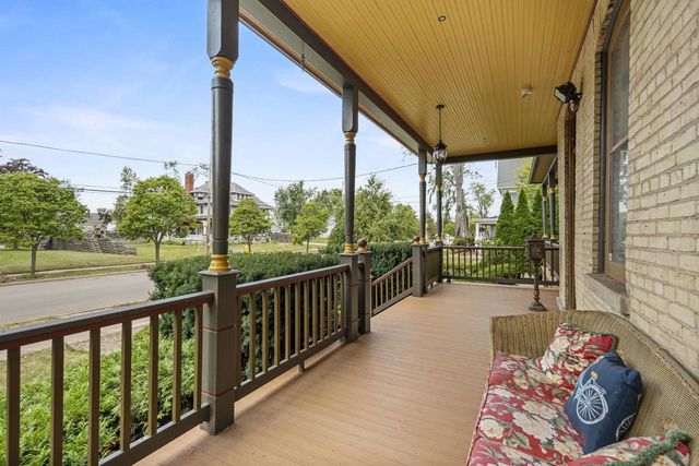 348 NAYMUT STREET, Menasha, WI 54952
