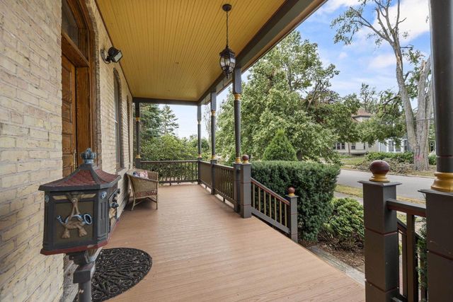 348 NAYMUT STREET, Menasha, WI 54952