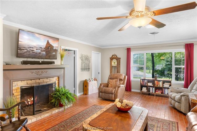 800 Esther Boulevard, Bryan, TX 77802