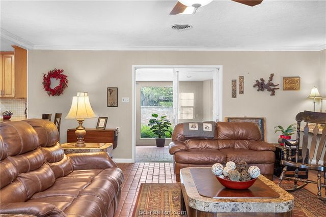 800 Esther Boulevard, Bryan, TX 77802