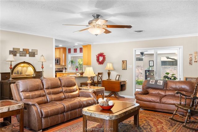 800 Esther Boulevard, Bryan, TX 77802