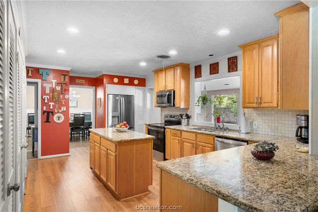 800 Esther Boulevard, Bryan, TX 77802