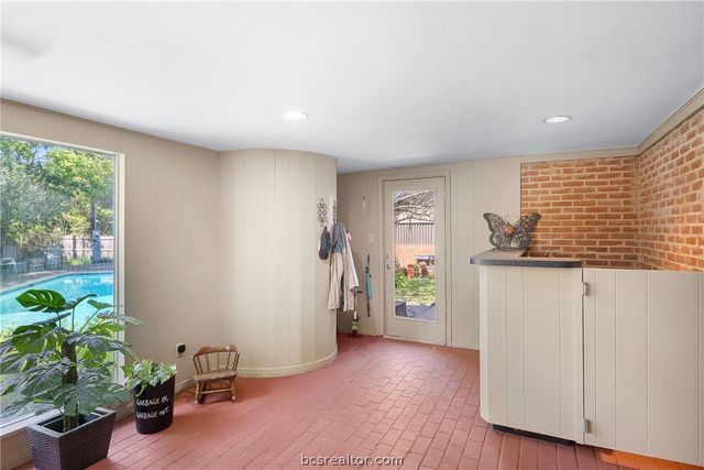 800 Esther Boulevard, Bryan, TX 77802