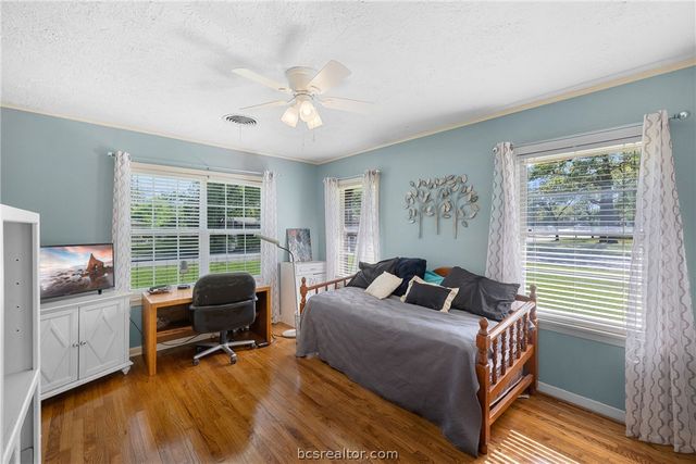 800 Esther Boulevard, Bryan, TX 77802