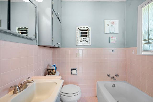 800 Esther Boulevard, Bryan, TX 77802