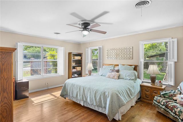 800 Esther Boulevard, Bryan, TX 77802