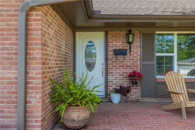 800 Esther Boulevard, Bryan, TX 77802