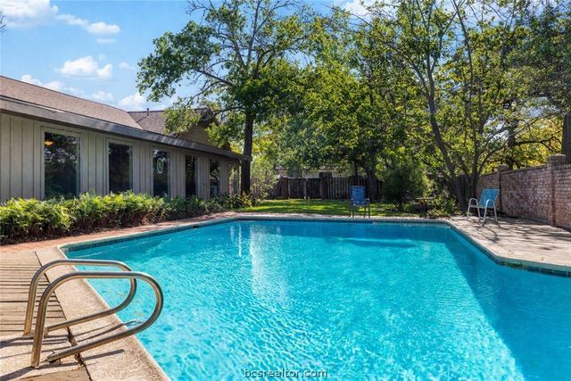 800 Esther Boulevard, Bryan, TX 77802