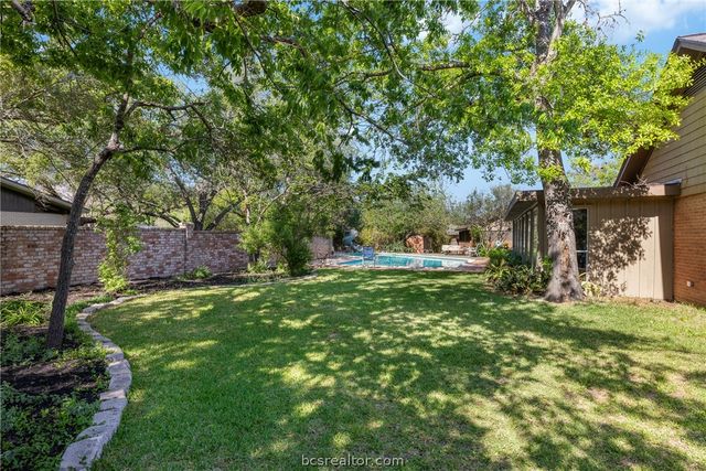 800 Esther Boulevard, Bryan, TX 77802