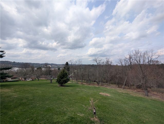 395 S Palm St, N Franklin Twp, PA 15301