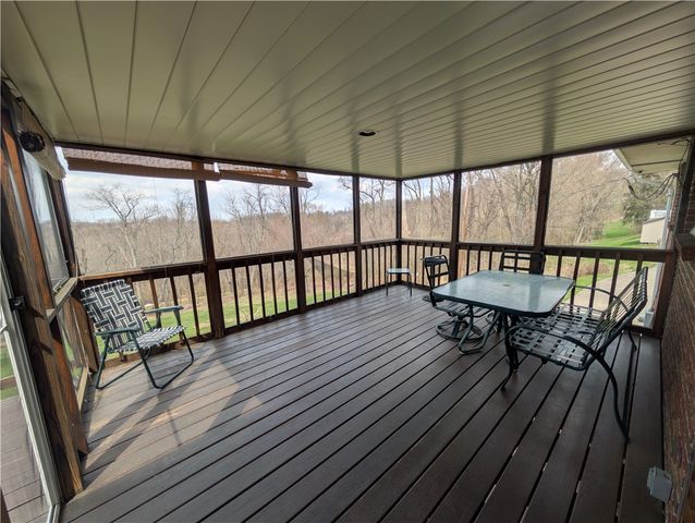 395 S Palm St, N Franklin Twp, PA 15301