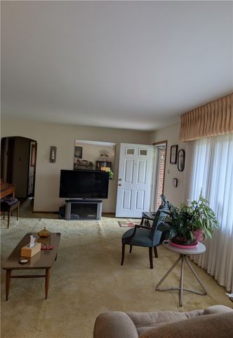 395 S Palm St, N Franklin Twp, PA 15301