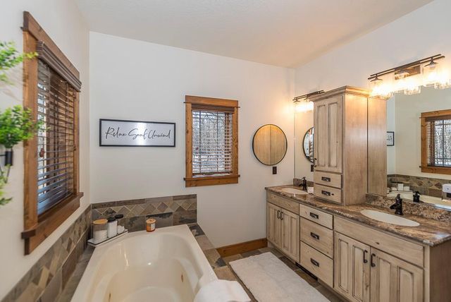 5044 Mary Allen Lane, Brainerd, MN 56401