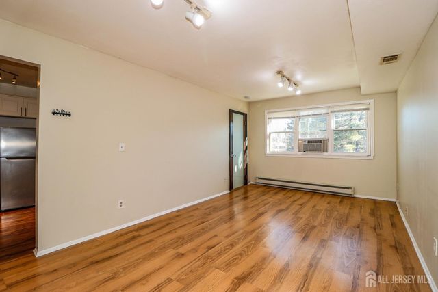 312 Edison Glen Terrace, Edison, NJ 08837