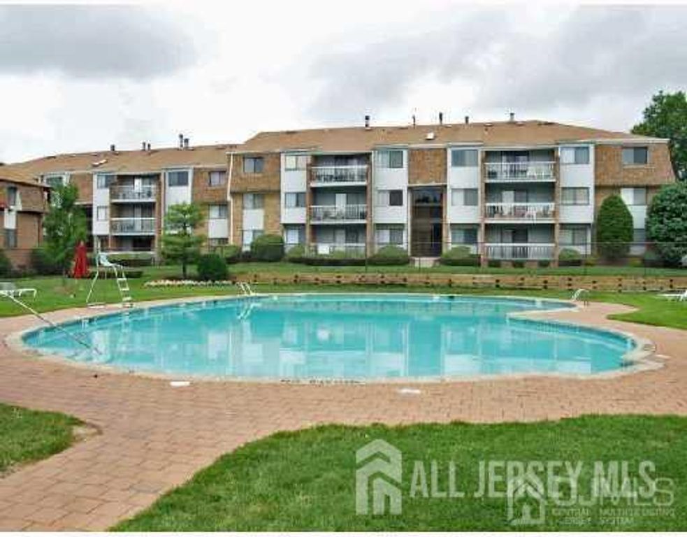 312 Edison Glen Terrace, Edison, NJ 08837