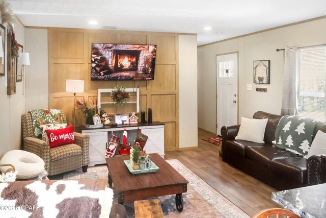 10453 NW Schmarje Lane, Bristol, FL 32321