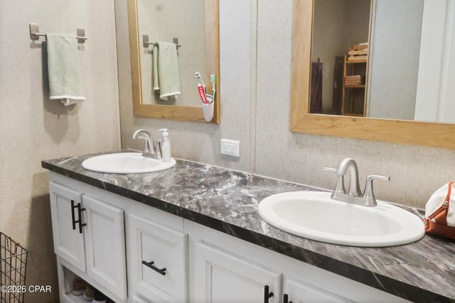 10453 NW Schmarje Lane, Bristol, FL 32321