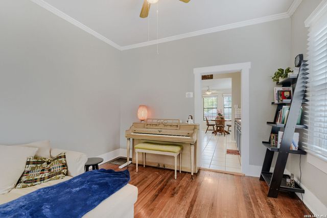 608 E Mistletoe, San Antonio, TX 78212