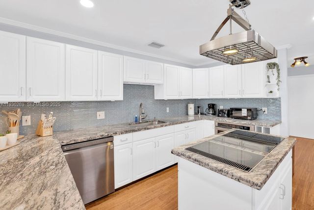 2875 NE 19th St, Pompano Beach, FL 33062