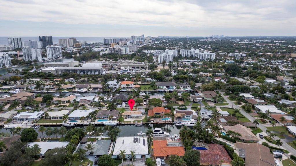 Image 10 of property listing at 2875 NE 19th St, Pompano Beach, FL 33062