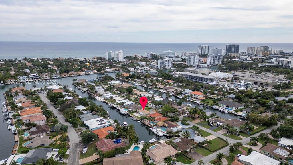 Image 12 of property listing at 2875 NE 19th St, Pompano Beach, FL 33062