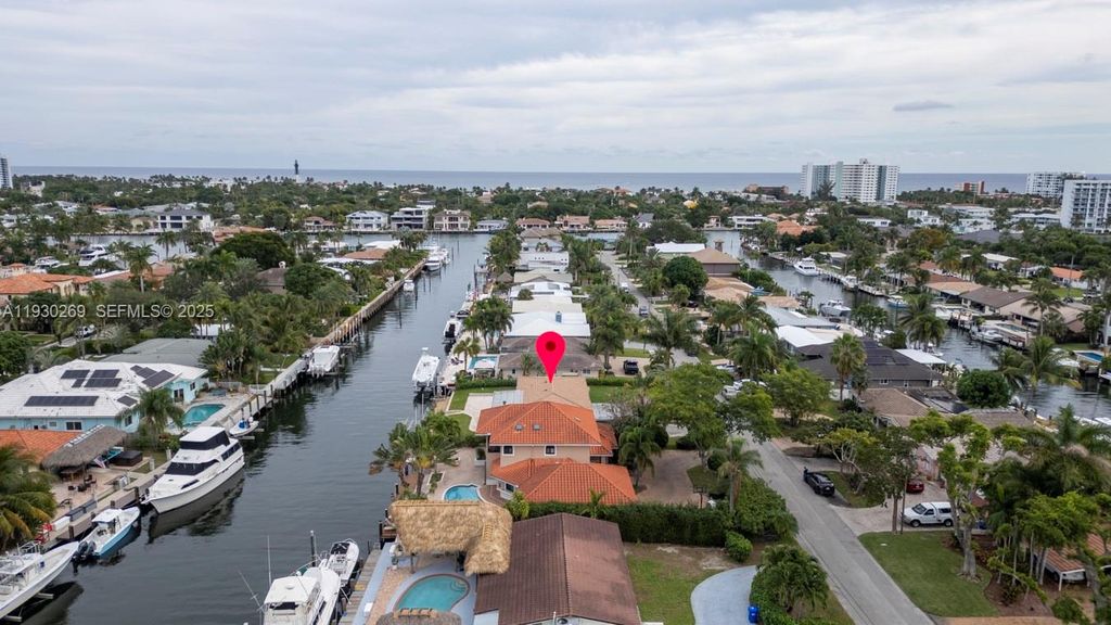 Image 14 of property listing at 2875 NE 19th St, Pompano Beach, FL 33062