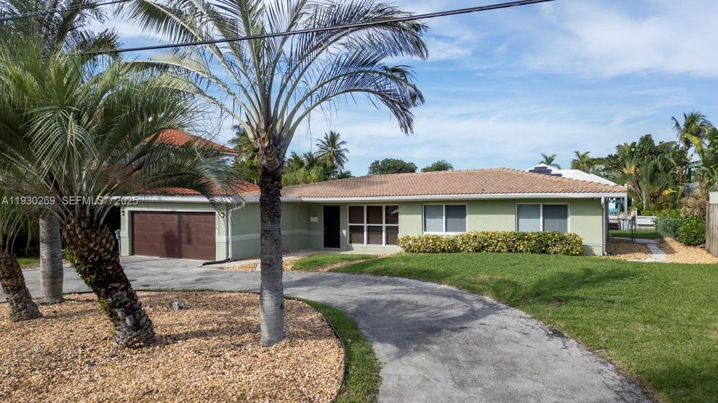 Image 24 of property listing at 2875 NE 19th St, Pompano Beach, FL 33062