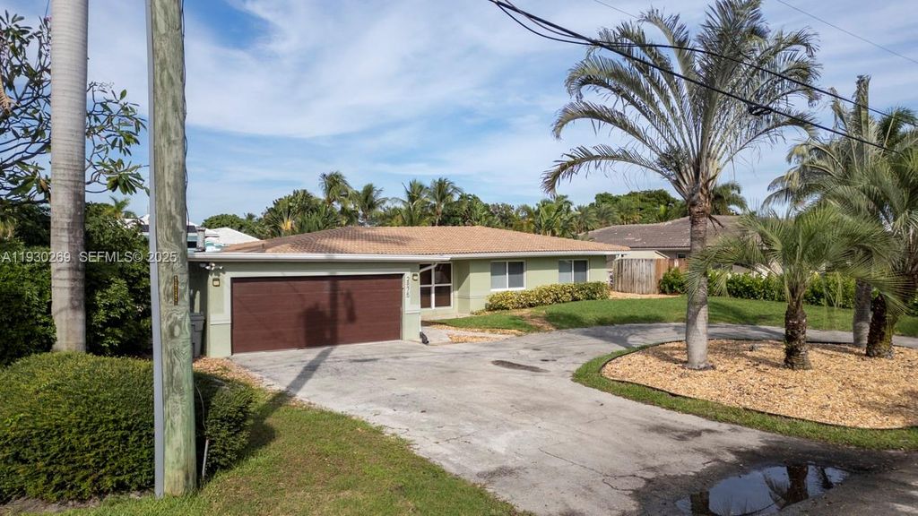 Image 25 of property listing at 2875 NE 19th St, Pompano Beach, FL 33062