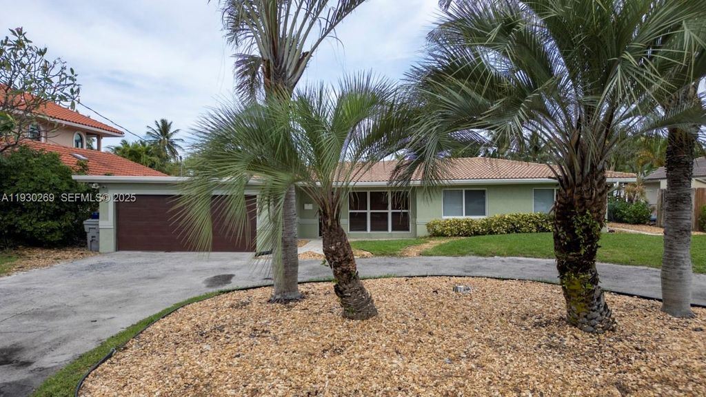 Image 28 of property listing at 2875 NE 19th St, Pompano Beach, FL 33062