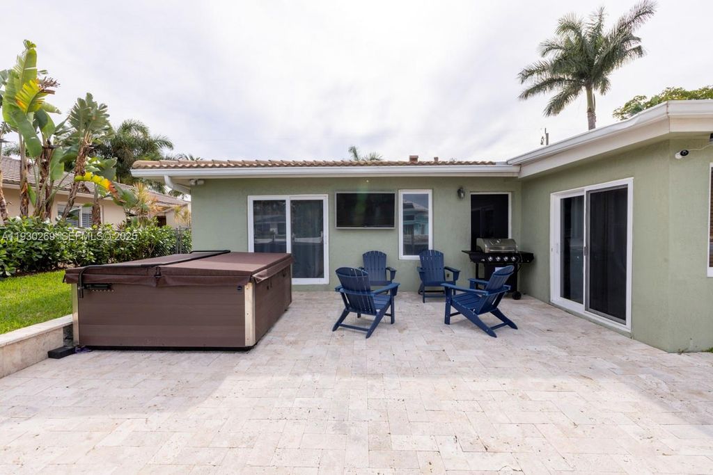 Image 33 of property listing at 2875 NE 19th St, Pompano Beach, FL 33062