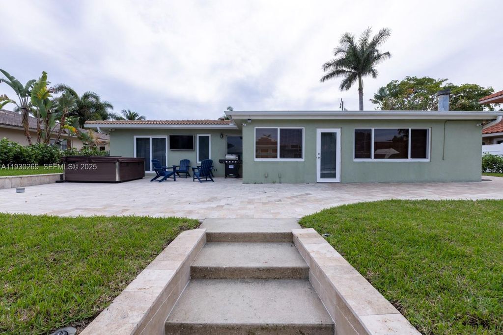 Image 39 of property listing at 2875 NE 19th St, Pompano Beach, FL 33062