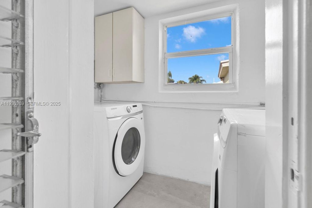 Image 51 of property listing at 2875 NE 19th St, Pompano Beach, FL 33062