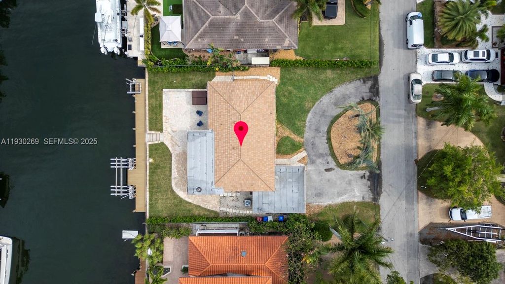 Image 6 of property listing at 2875 NE 19th St, Pompano Beach, FL 33062