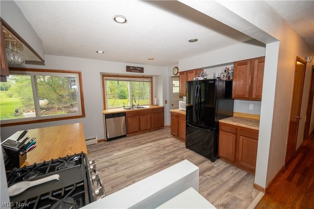 18889 Riverview Drive, Chagrin Falls, OH 44023