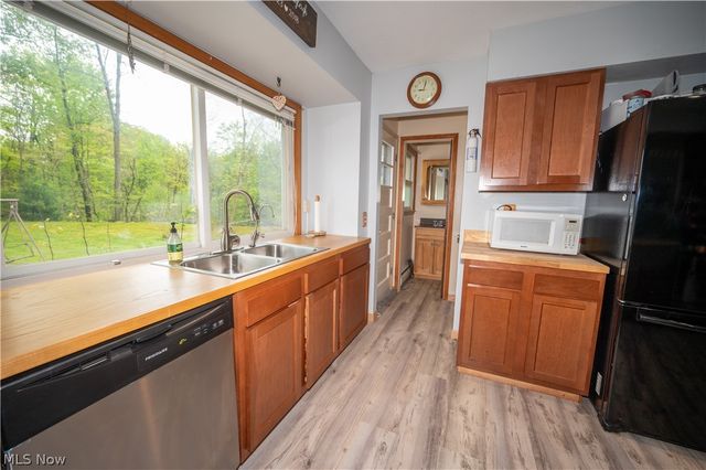 18889 Riverview Drive, Chagrin Falls, OH 44023