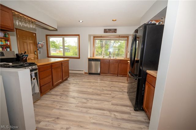 18889 Riverview Drive, Chagrin Falls, OH 44023