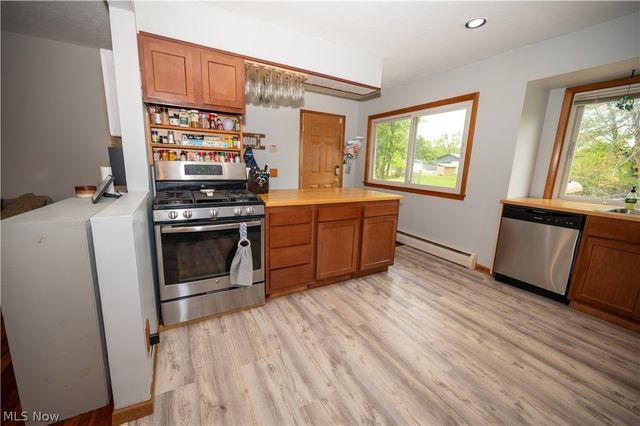 18889 Riverview Drive, Chagrin Falls, OH 44023